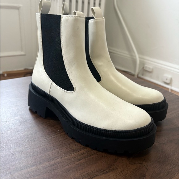 Women's Cream and Black bcgd Boots - Picture 1 of 4